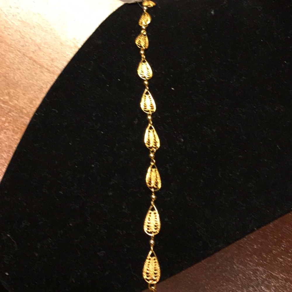 BRAND NEW  GOLD PLATED BRACELET